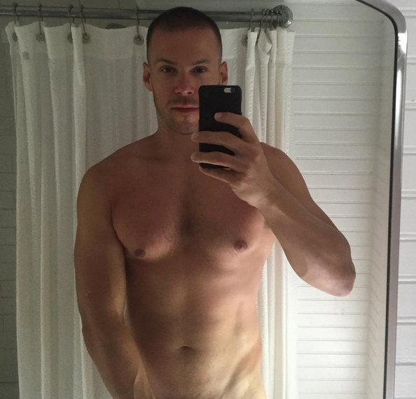 Gawker Editor Rich Juzwiak Posts Nearly-Nude Selfie