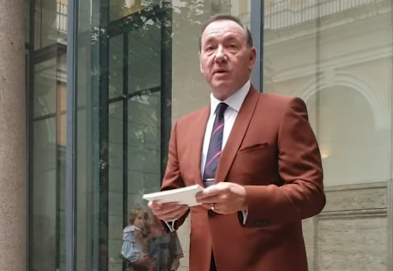 Kevin Spacey Reads Poetry In First Public Appearance Since Sexual Assault Allegations