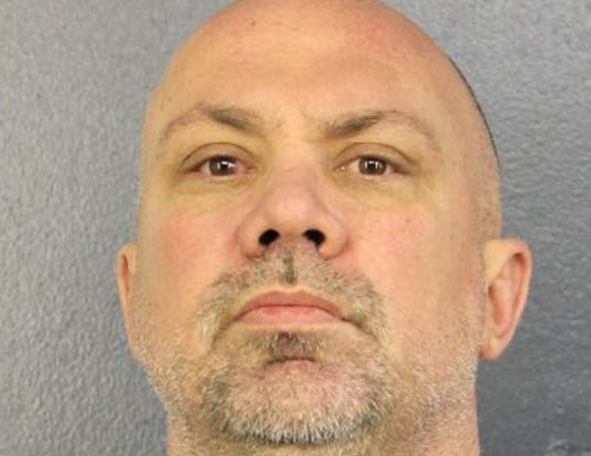 “You And I, We Die Together”: Florida Man Charged With Stalking After Sending Woman 10,000 Texts In Two Weeks