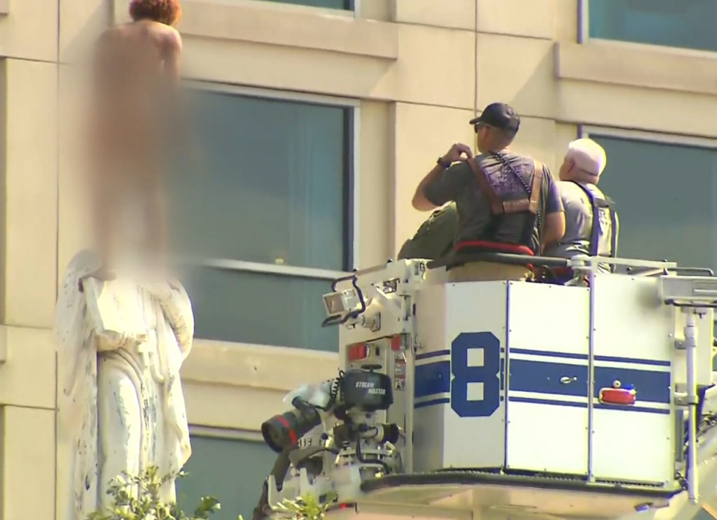 Naked Texas Woman Climbs Atop Saint Patrick Cathedral Statue, Then Stands There For 4 Hours