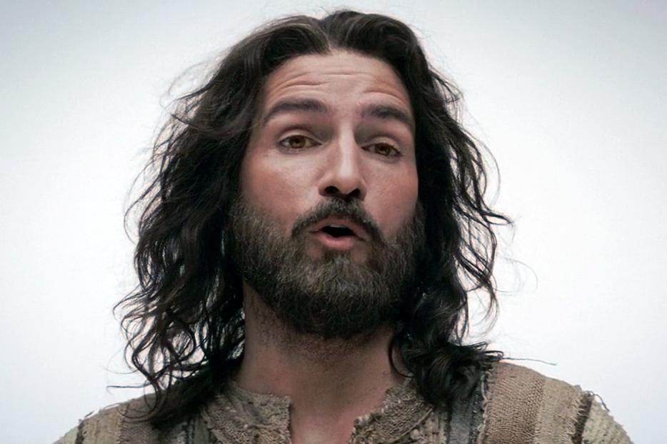How Hollywood’s “Jesus” Jim Caviezel Became A Batshit Insane QAnon Nut