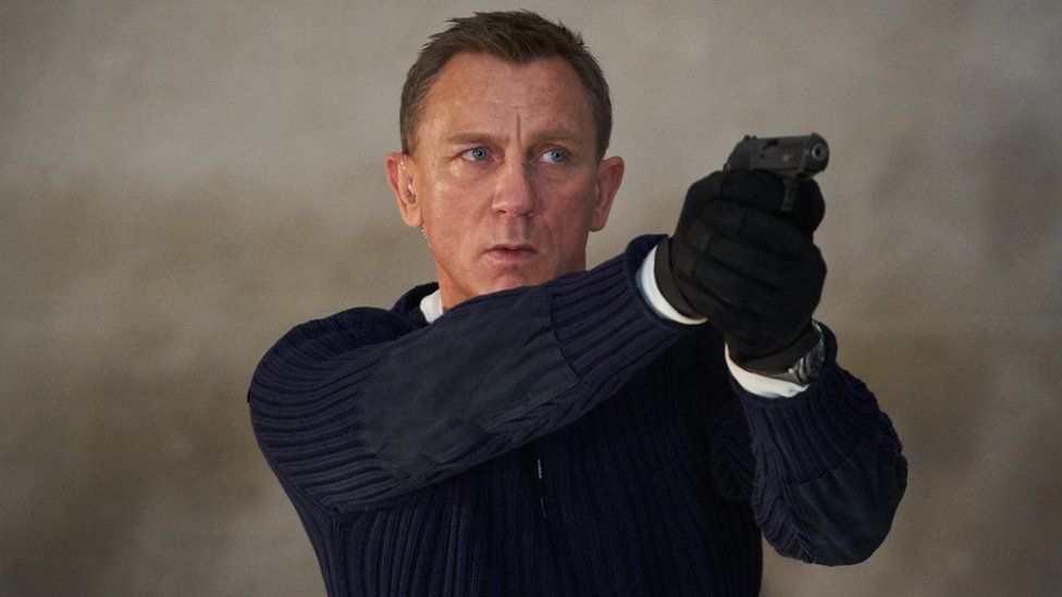 Daniel Craig Says He Goes To Gay Bars To Avoid Aggressive Straight Men