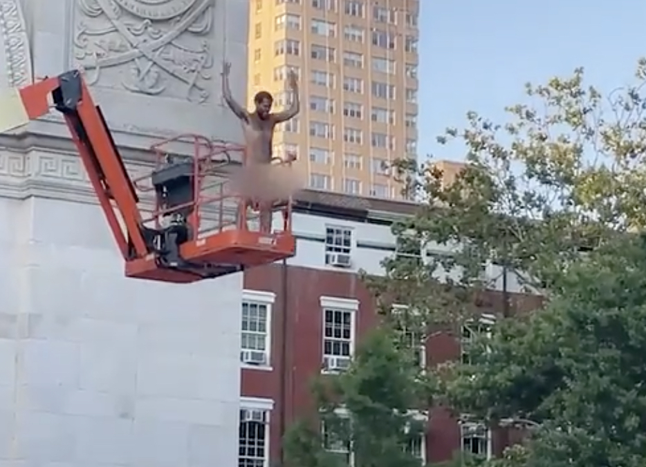 Man Climbs Crane And Strips Naked Near NYC’s Washington Square Park