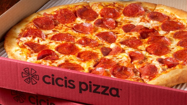 Completely Naked Man Arrested For Masturbating At CiCi’s Pizza