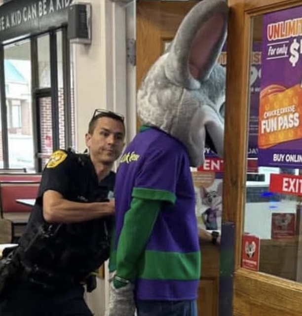 Chuck E. Cheese Arrested In Florida For Credit Card Fraud